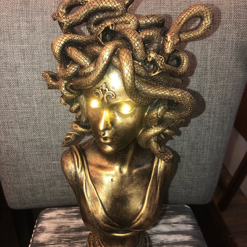 ‼️ LED Gold Medusa Bust Sculpture - Decorative Home Art